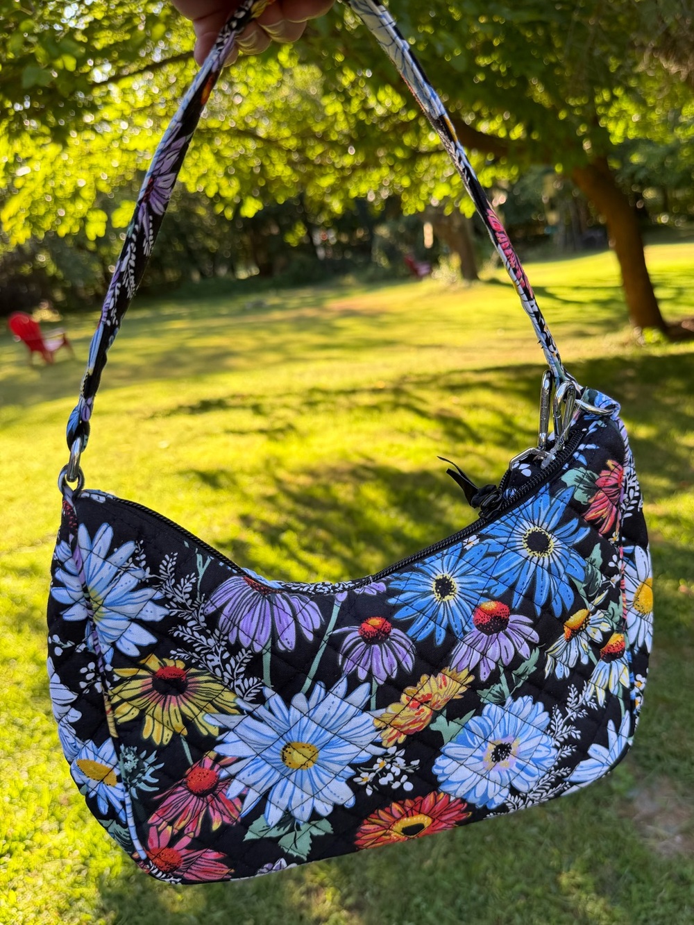 Vera Bradley Frannie Crescent Crossbody in Daisies NWT